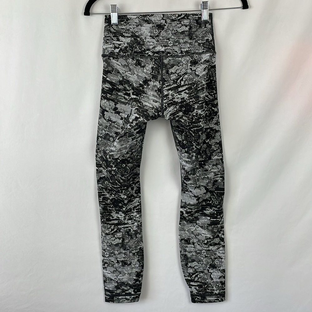 Lululemon Athletica Black and Gray Pattern Leggings - Size 4 - Picture 4 of 7